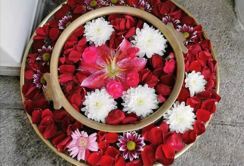 The Strand Hotel, The Former Residence Of Oscar Wilde