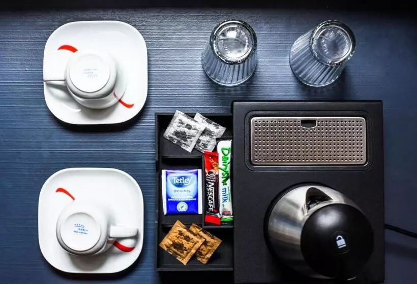 The Strand Hotel, The Former Residence Of Oscar Wilde