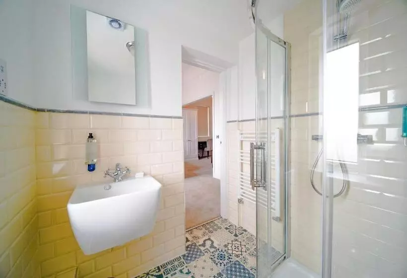 The Strand Hotel, The Former Residence Of Oscar Wilde