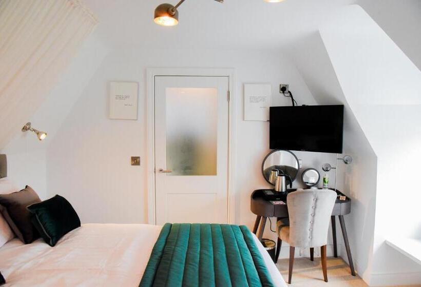 The Strand Hotel, The Former Residence Of Oscar Wilde