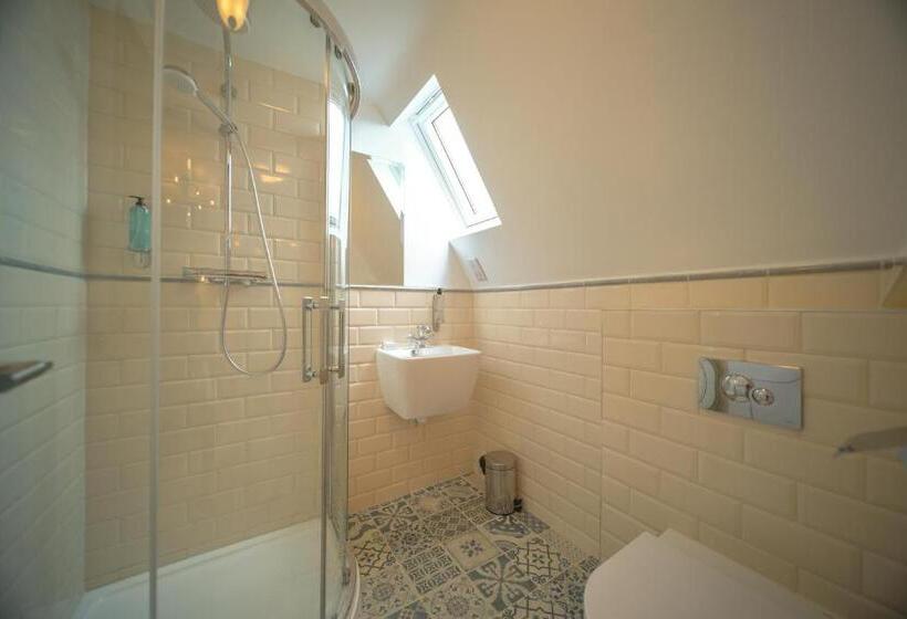 The Strand Hotel, The Former Residence Of Oscar Wilde