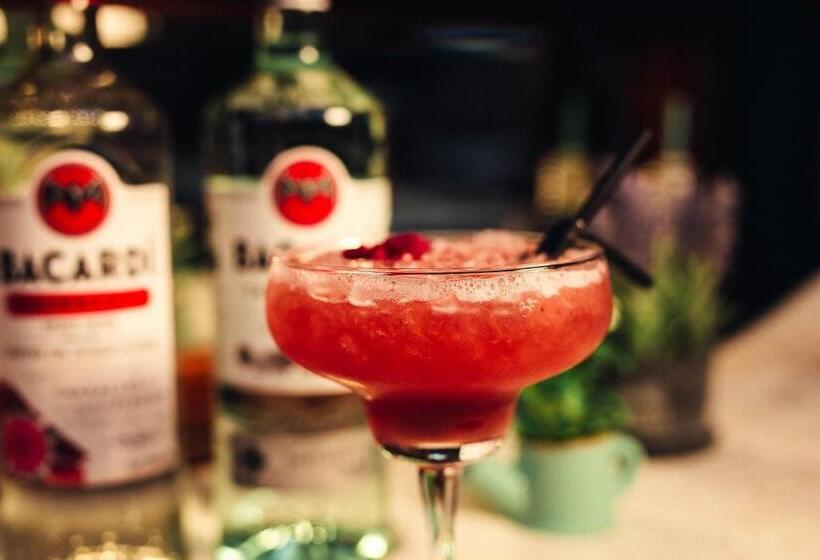 The Strand Hotel, The Former Residence Of Oscar Wilde