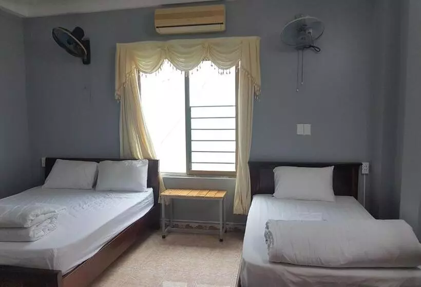 Luna S House Hostel