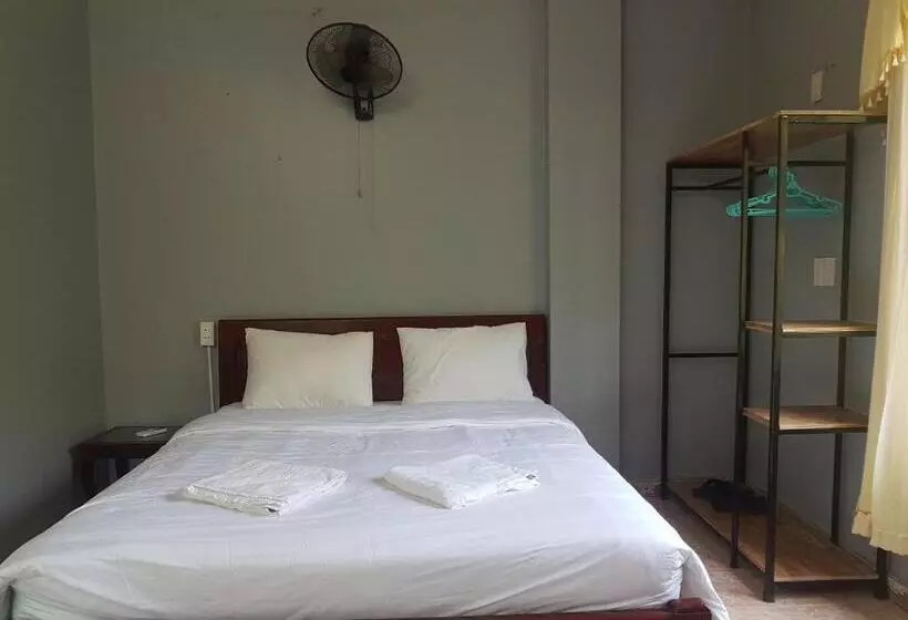 Luna S House Hostel