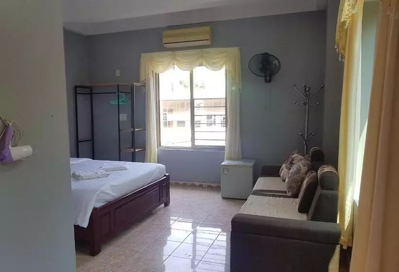 Luna S House Hostel