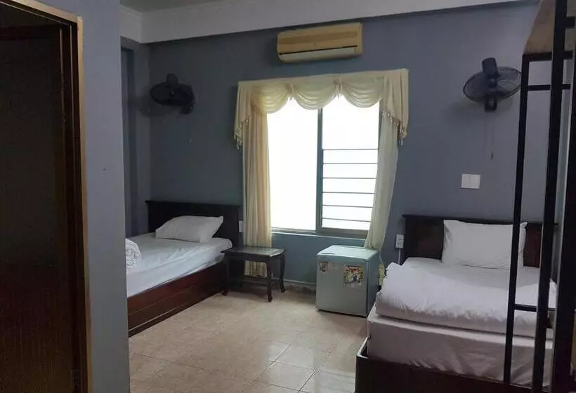Luna S House Hostel