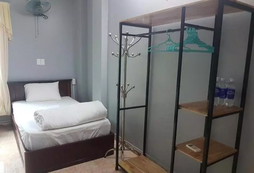 Luna S House Hostel