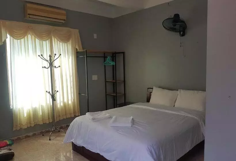 Luna S House Hostel