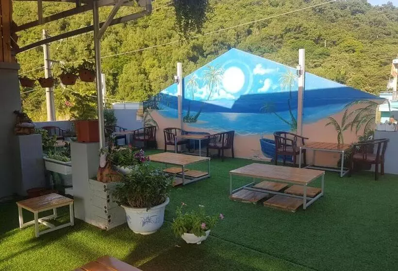 Luna S House Hostel