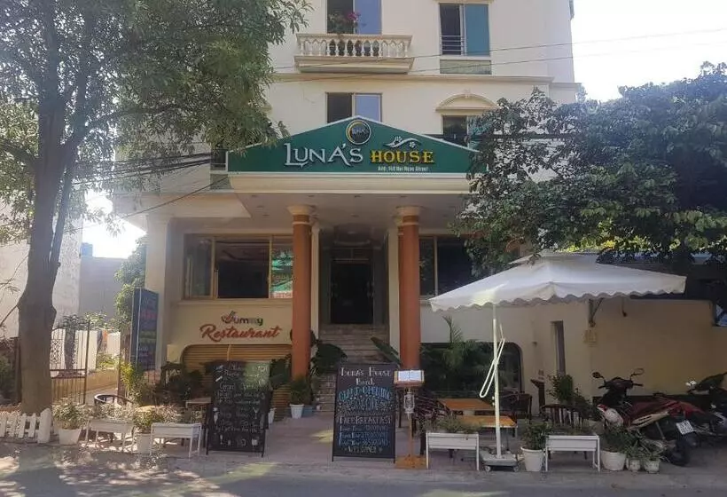 Luna S House Hostel