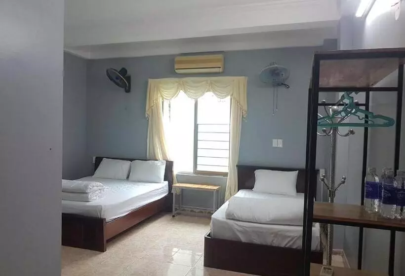 Luna S House Hostel