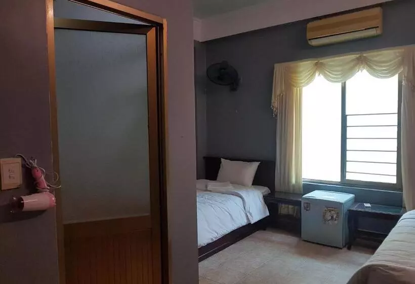 Luna S House Hostel