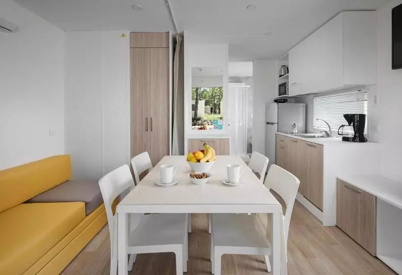 ホテル Camping Ulika Mobile Homes   Naturist