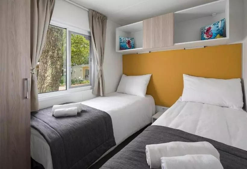 ホテル Camping Ulika Mobile Homes   Naturist