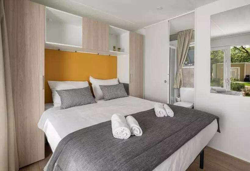 ホテル Camping Ulika Mobile Homes   Naturist