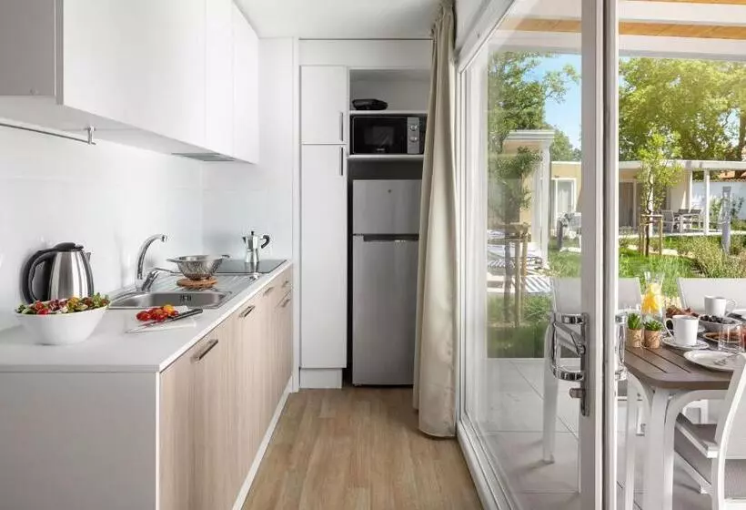 ホテル Camping Ulika Mobile Homes   Naturist