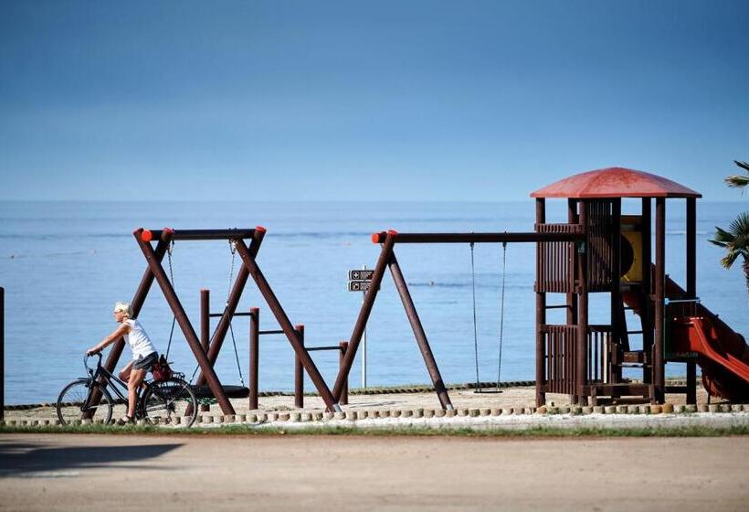 Отель Camping Ulika Mobile Homes   Naturist