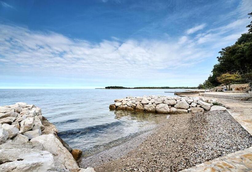 Отель Camping Ulika Mobile Homes   Naturist