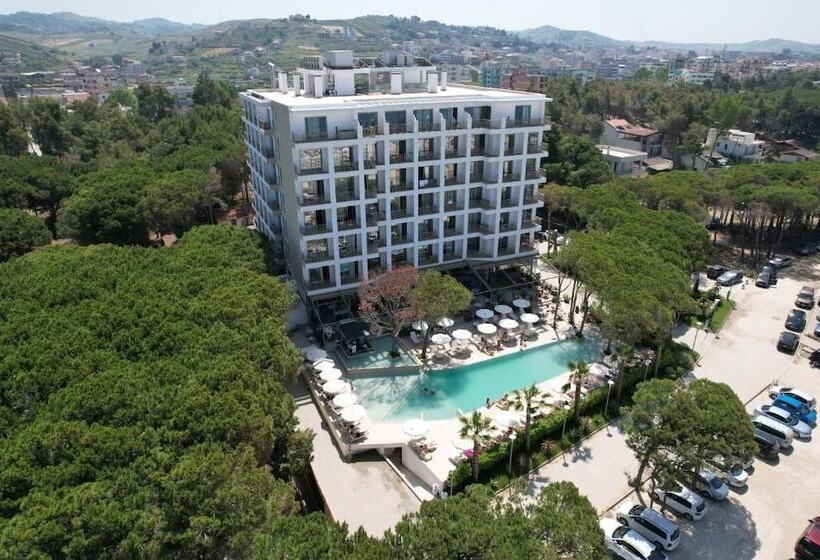 Hotel Fllad Resort & Spa