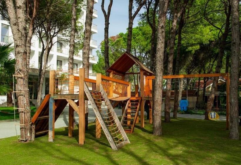 Hotel Fllad Resort & Spa