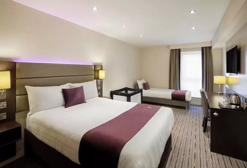 Hotelli Premier Inn Guernsey St Peter Port (admiral Park)