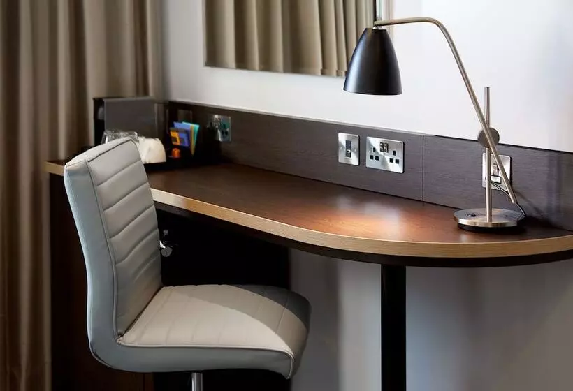 Hotelli Premier Inn Guernsey St Peter Port (admiral Park)