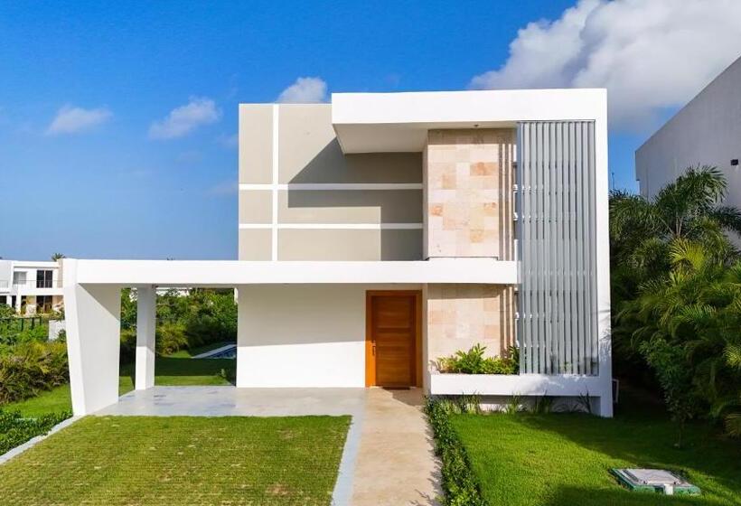 استراحتگاه Ka Romana Residences