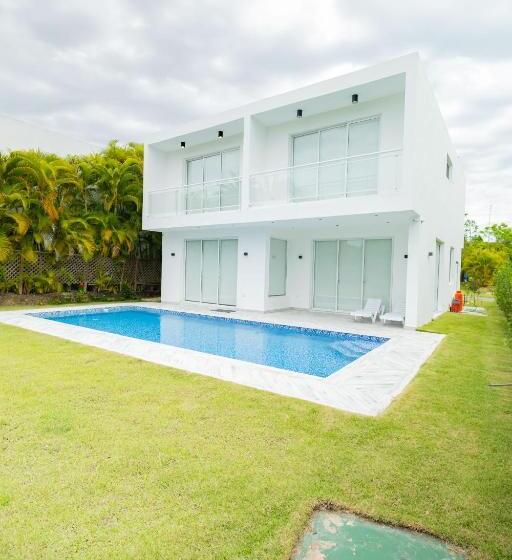 استراحتگاه Ka Romana Residences