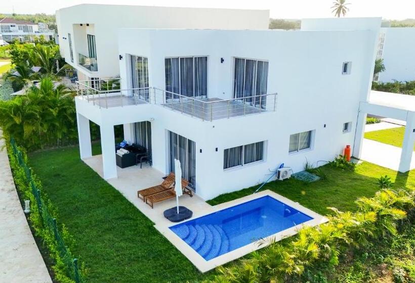 استراحتگاه Ka Romana Residences