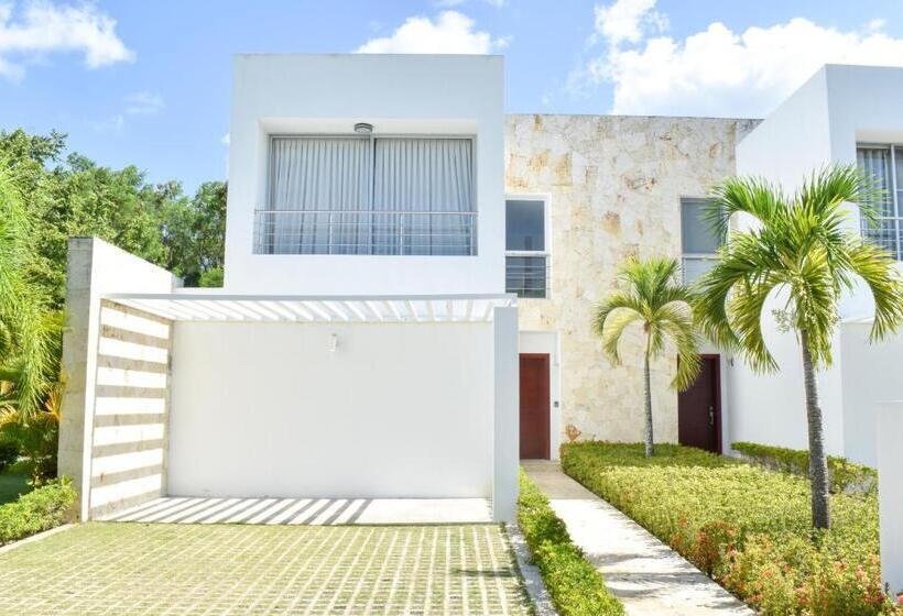 استراحتگاه Ka Romana Residences