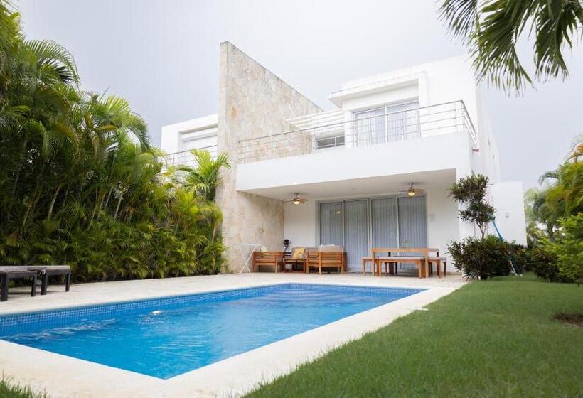 استراحتگاه Ka Romana Residences