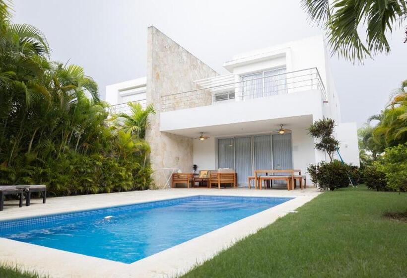 استراحتگاه Ka Romana Residences