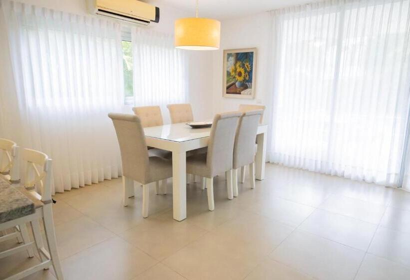 استراحتگاه Ka Romana Residences