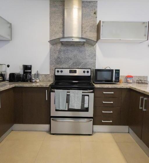 استراحتگاه Ka Romana Residences