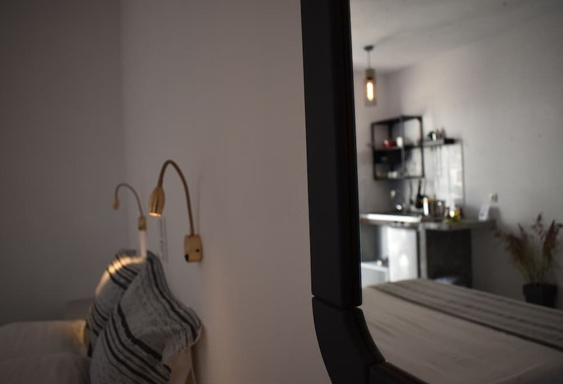 Diamantis Studios & Apartments