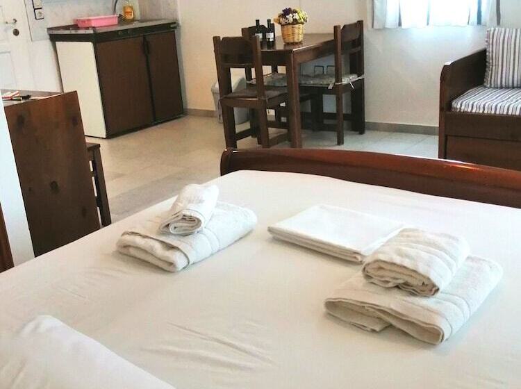 Diamantis Studios & Apartments