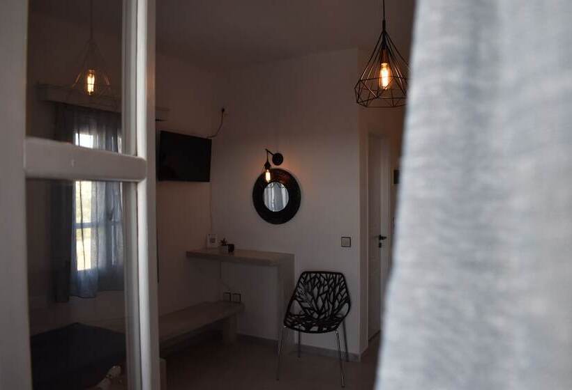 Diamantis Studios & Apartments