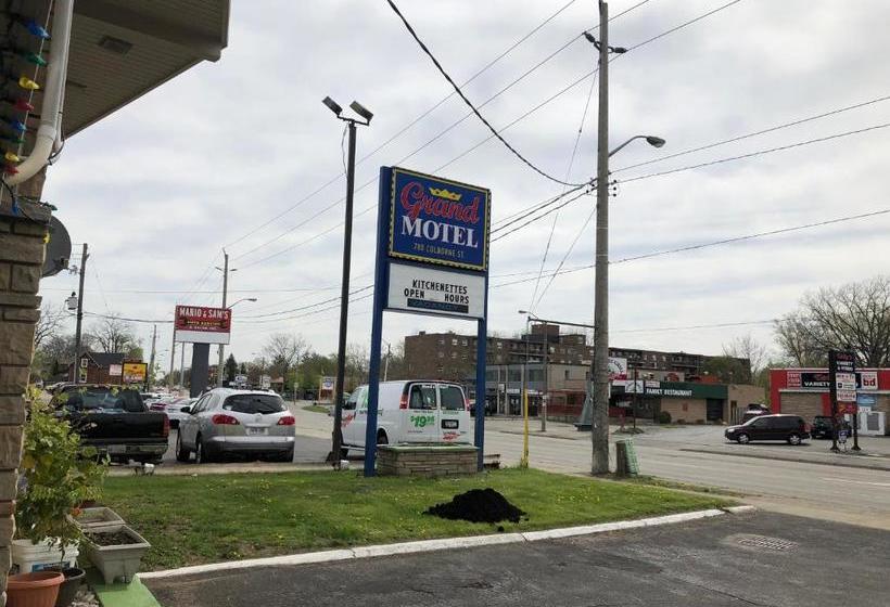Grand Motel
