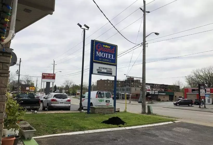 Grand Motel