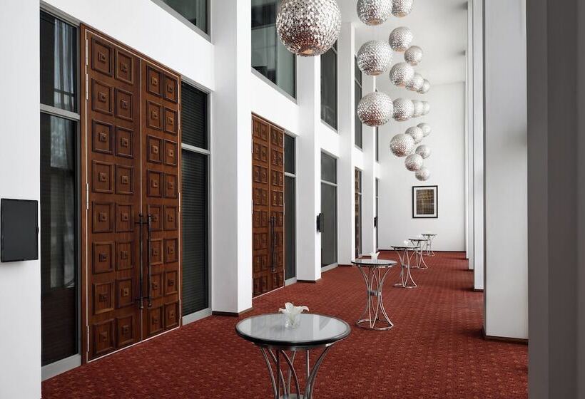 בית מלון כפרי Accra Marriott