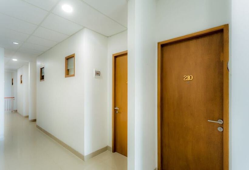 Hotel Sarkawi Residence