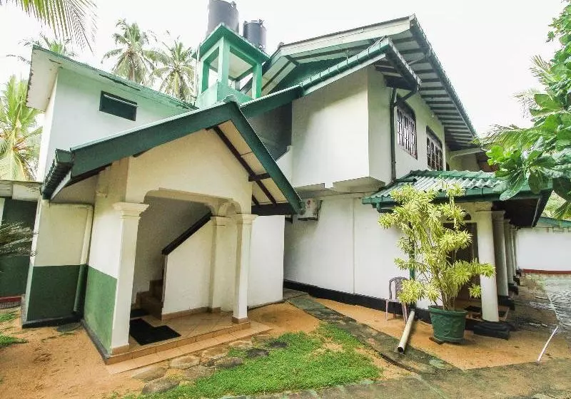 Hotelli Lavila Beach Resort