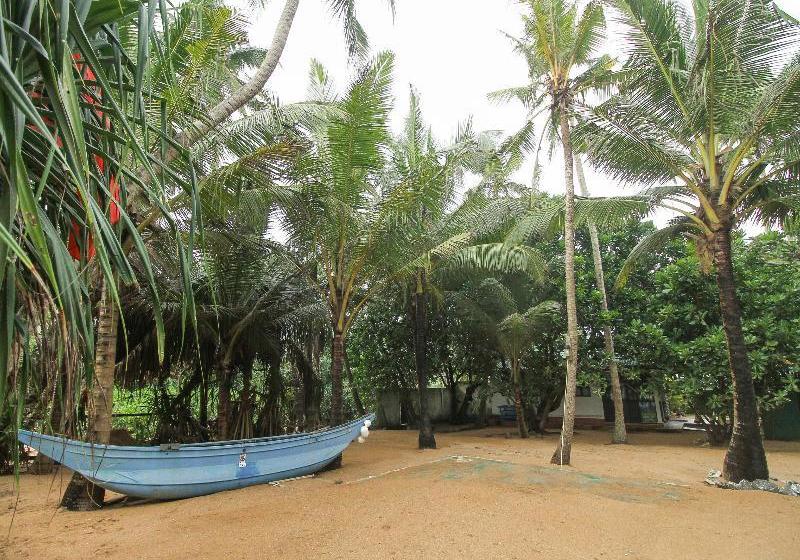 فندق Lavila Beach Resort