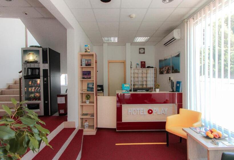 هتل Play