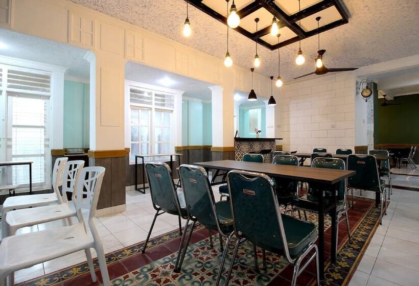 בית מלון כפרי Reddoorz Plus Syariah Near Lempuyangan Station 3