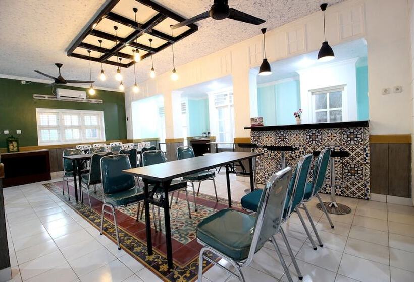 בית מלון כפרי Reddoorz Plus Syariah Near Lempuyangan Station 3