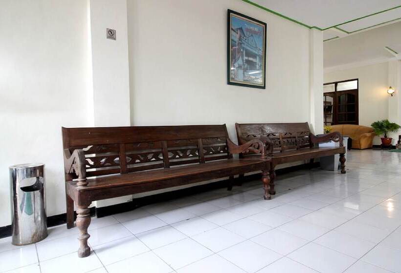 בית מלון כפרי Reddoorz Plus Syariah Near Lempuyangan Station 3