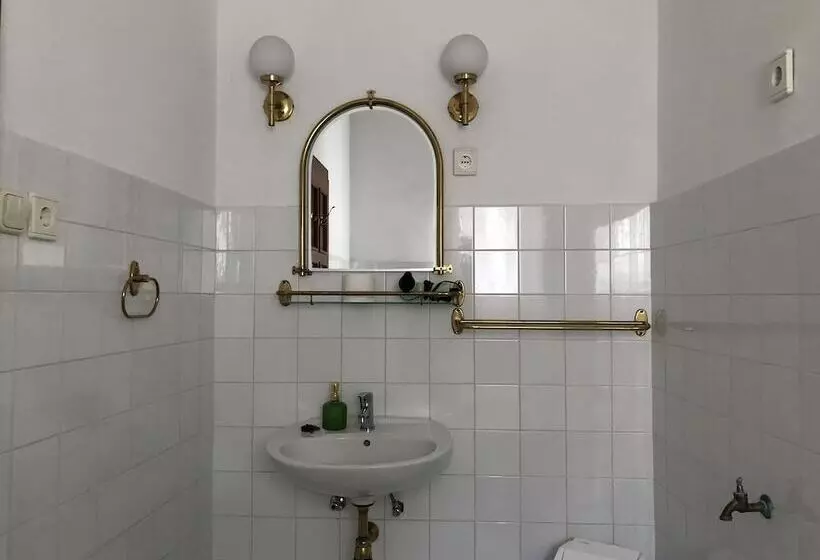 Aamiaismajoitus (B&B) The Houses Of History  Anno 1830