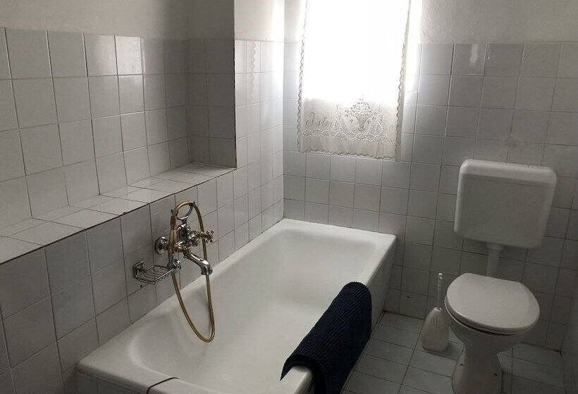 צימר The Houses Of History Anno 1830