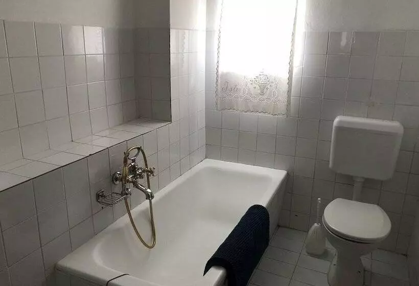 Aamiaismajoitus (B&B) The Houses Of History  Anno 1830